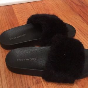 Steve Madden black slippers